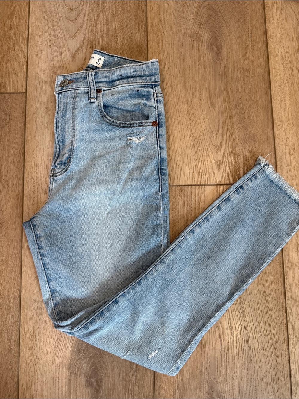 Abercrombie & Fitch Curve Love Light Blue Frayed-Hem Jeans Size 26/2